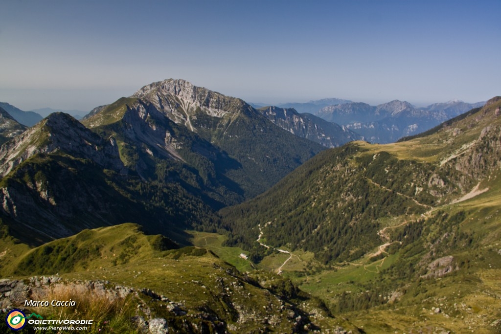 23_Ampio panorama sulla valle.JPG